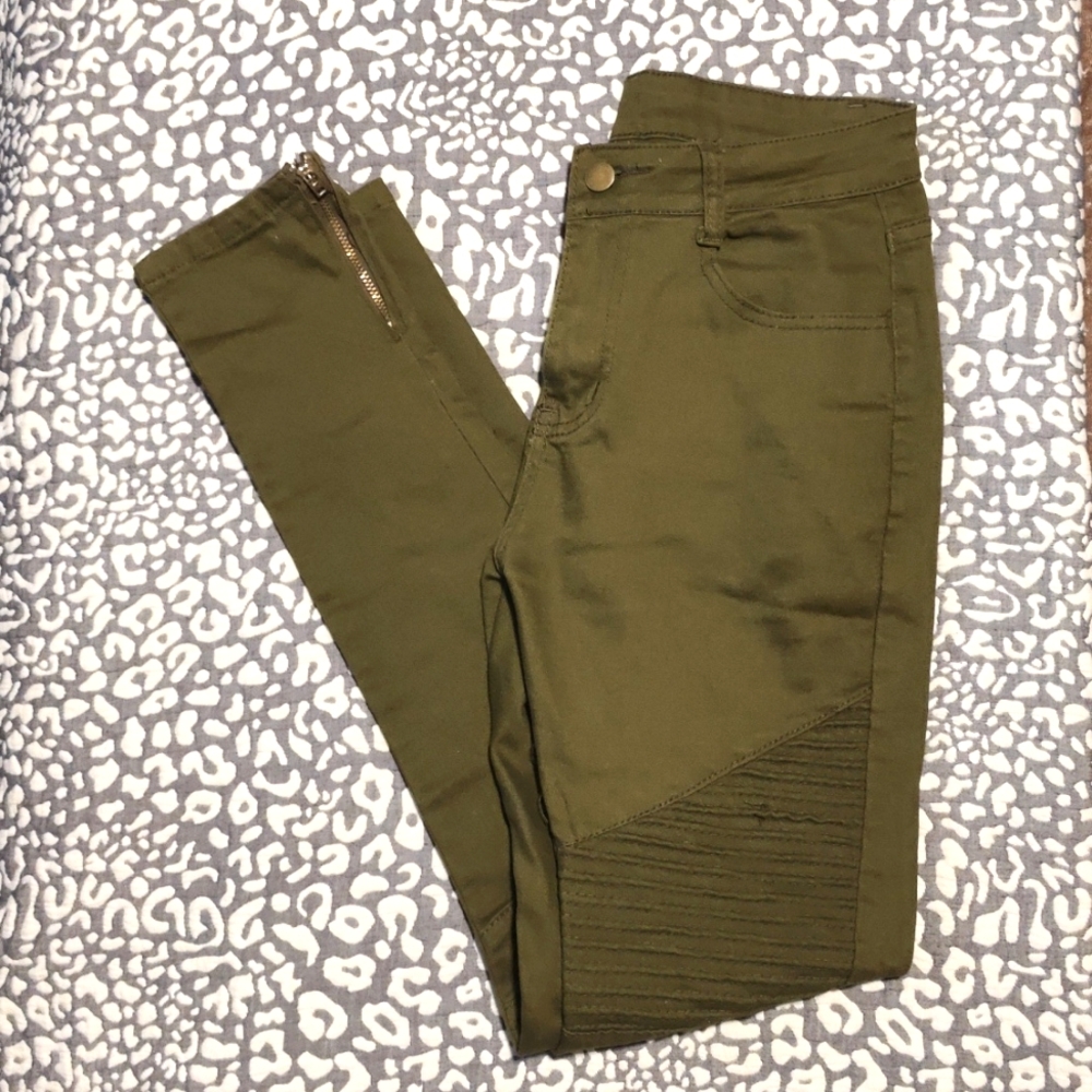 Size 3 (0/2) Olive Green Moto Jeans with Gold Ankle Zips